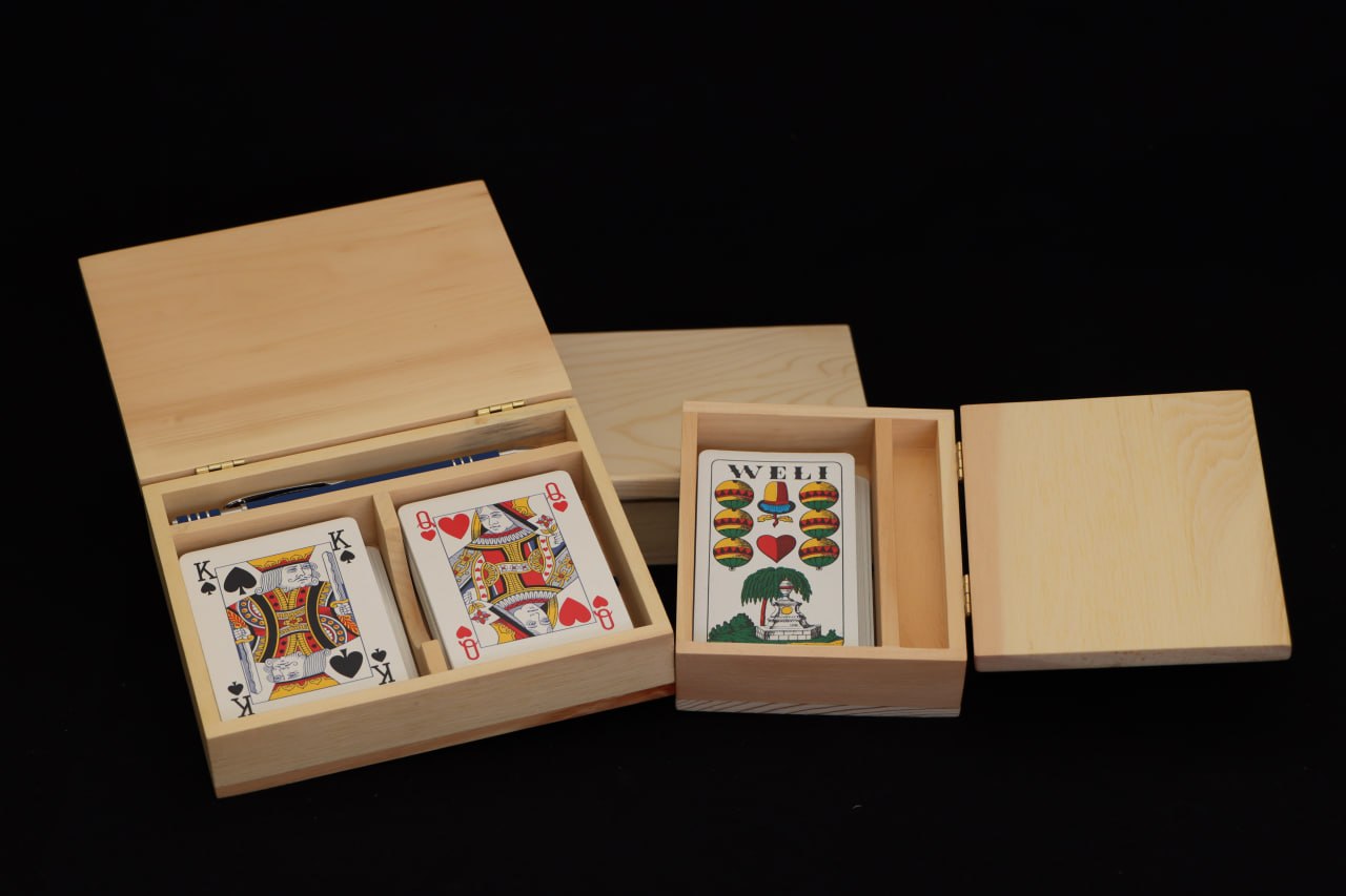 Spielkarten-Box mit Stiftfach