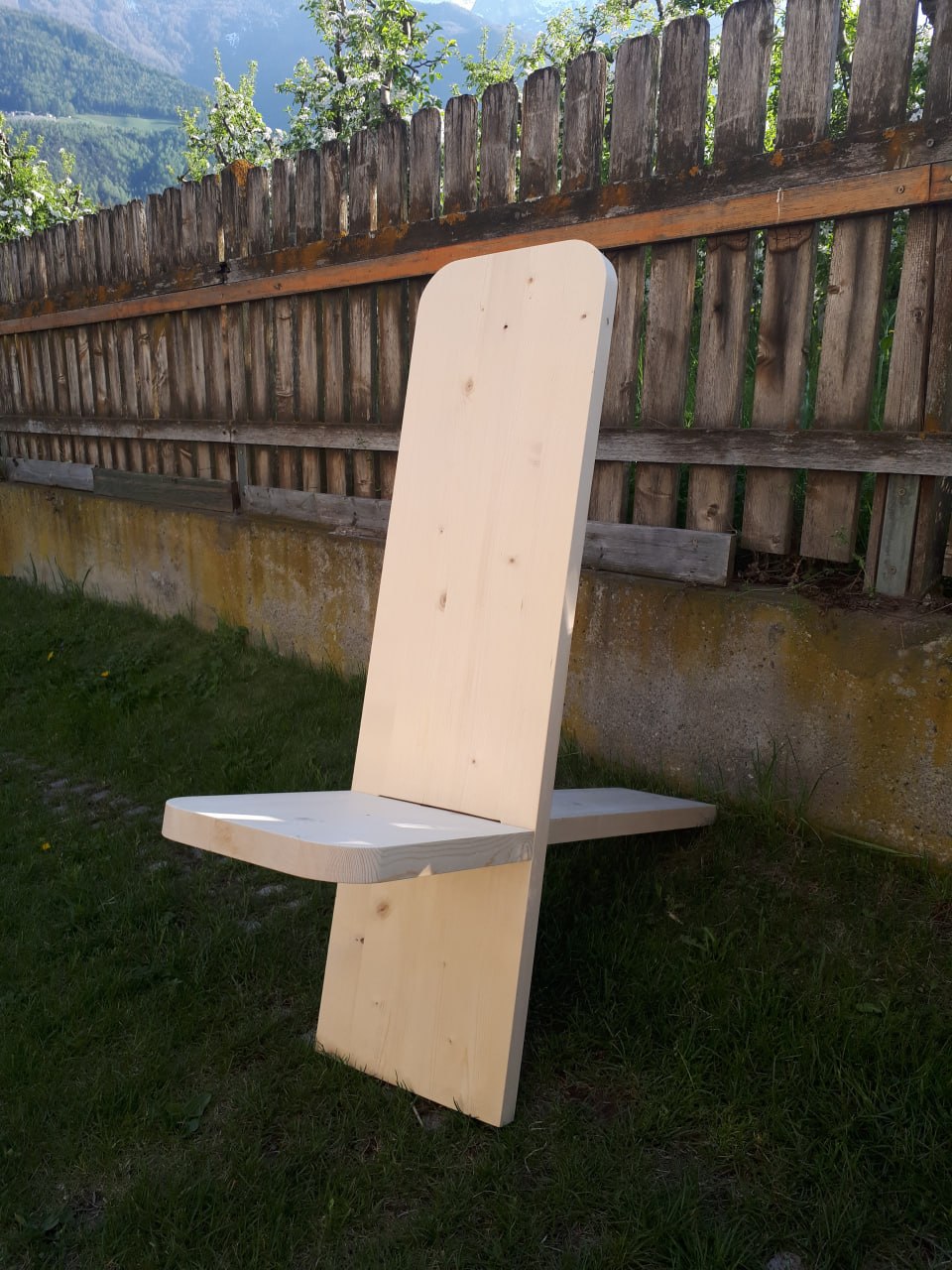 Holzstuhl für Garten und Terrasse